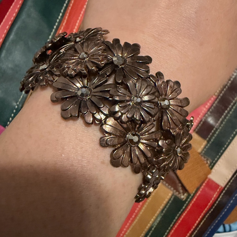 e Floral/Daisy Bracelet Cuff